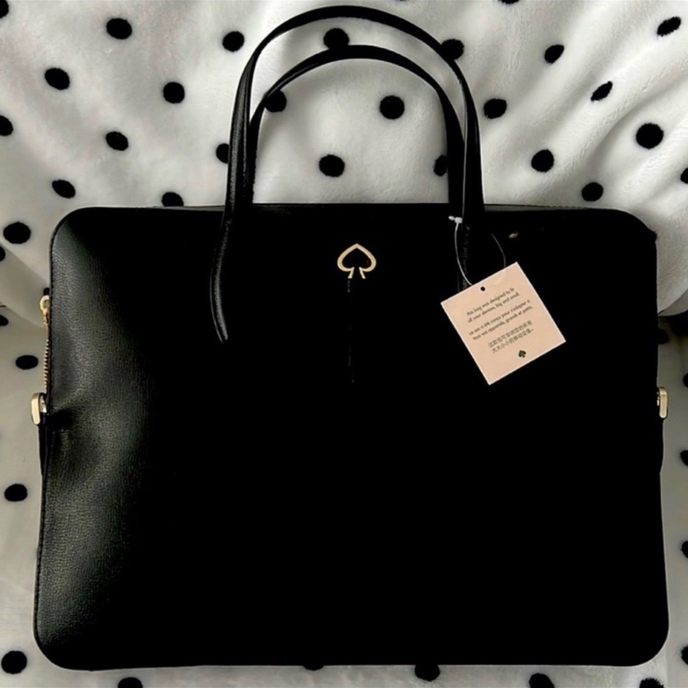 ♠️KATE SPADE Laptop Bag 15x12x2 -
Perfect for Mac/iPad PRO 

So chic!!